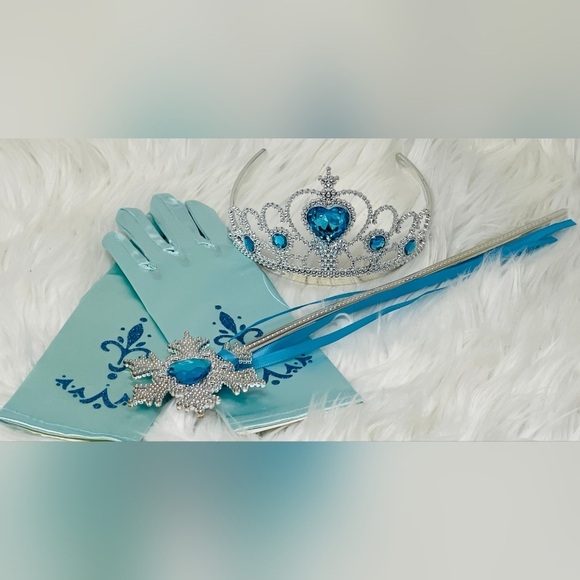 Girls Inspired Snow Queen Elsa Cape, High-Quality Velvet, Beautiful Decorations - Picture 8 of 8